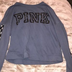 Long sleeve crew neck. Super cute and comfy!